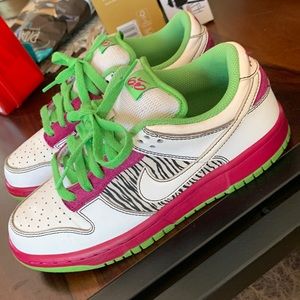 Nike sb dunk low 6.0 pink and scream green 2010